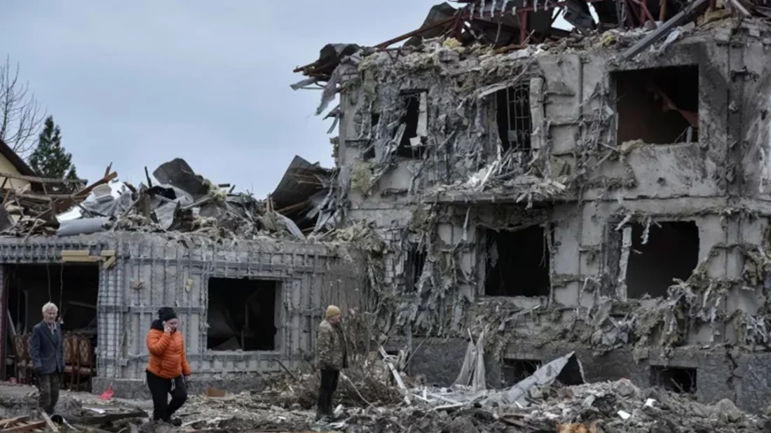 হাইপারসনিক মিসাইল দিয়ে ইউক্রেনে রাতভর ব্যাপক হামলা রাশিয়ার